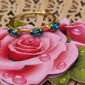Elegant Gold and Blue Gemstone Ring Size 7.5